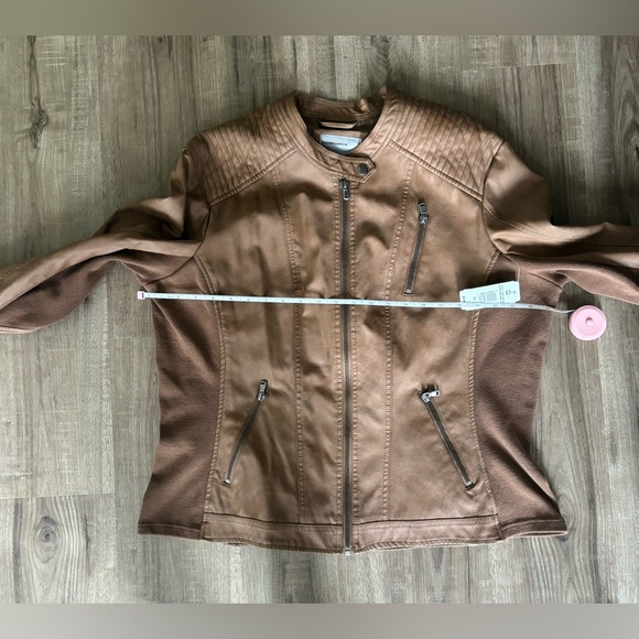 Plus size jacket - Picture 3 of 4